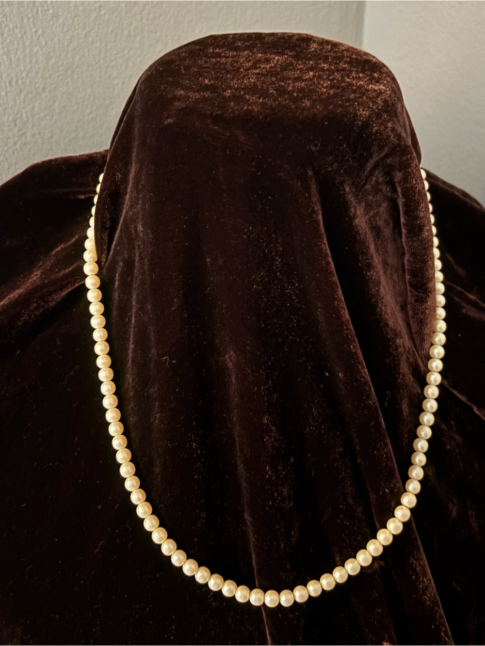 Vintage Classic Pearl Strand Necklace - Cream Pearls - Picture 1 of 13